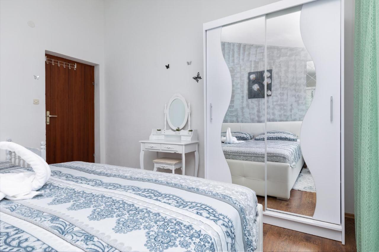 Apartments Marijo Мимице Екстериор снимка